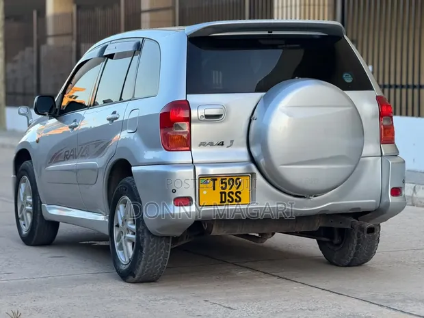 Toyota RAV4 2004 Nyeupe - 1