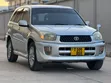 Toyota RAV4 2004 Nyeupe - 2