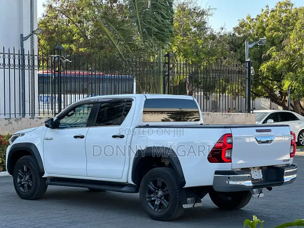 Toyota Hilux 2022 Double Cabin - 1