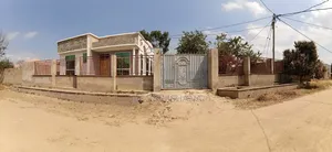 Ghorofa 4-Chumba cha Kulala yenye Samani kwa Uuzaji, Mtaa wa Ngelewala, Manispaa ya Iringa