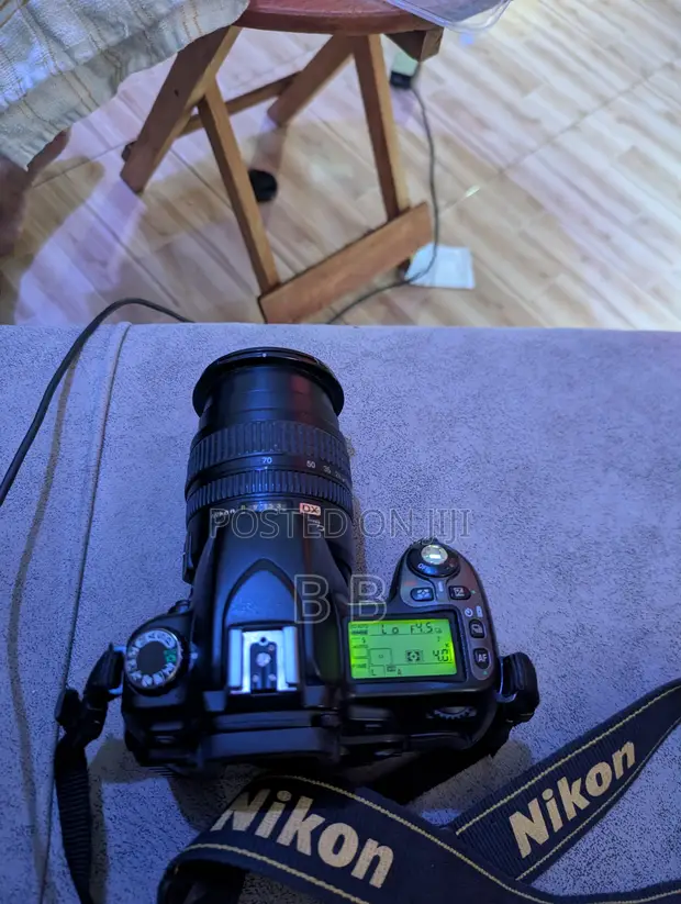 Nikon D80 Kamera ya DSLR yenye Lens ya 18-70mm - 1