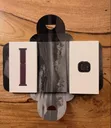 Apple Watch Ultra 4 (2026) 49mm Nyeusi Titanium Na Mkanda Burgundy - 2