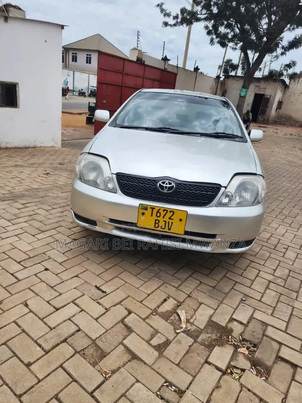 Toyota Corolla 2000 Silver - 1
