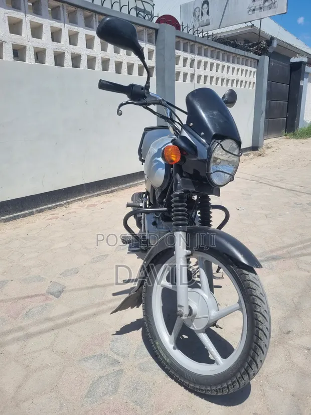 Bajaj Boxer 125 2023 Nyeusi - 1