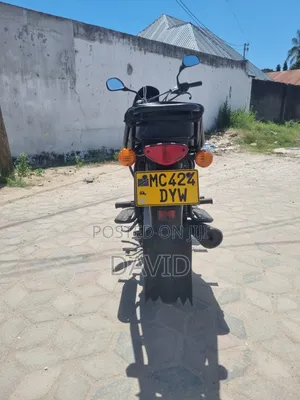 Bajaj Boxer 125 2023 Nyeusi