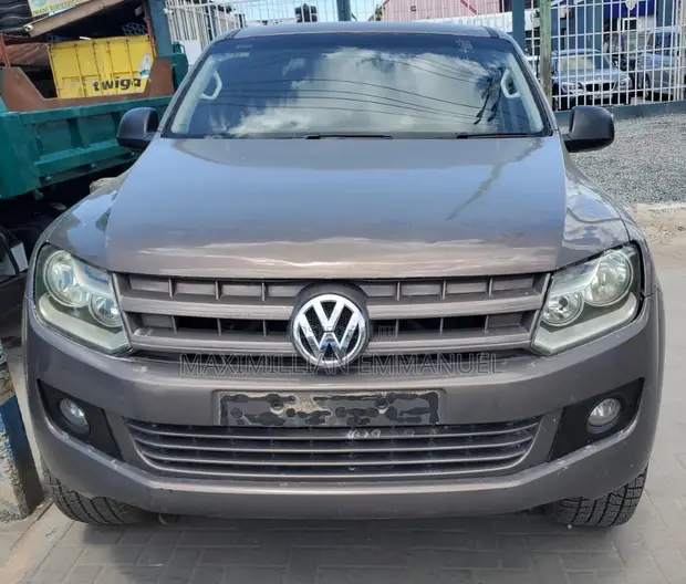 Volkswagen Amarok 2014 Silver - 1