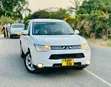 Mitsubishi Outlander 2012 White - 2