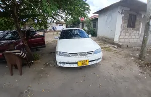 Toyota Carina 2001 Nyeupe