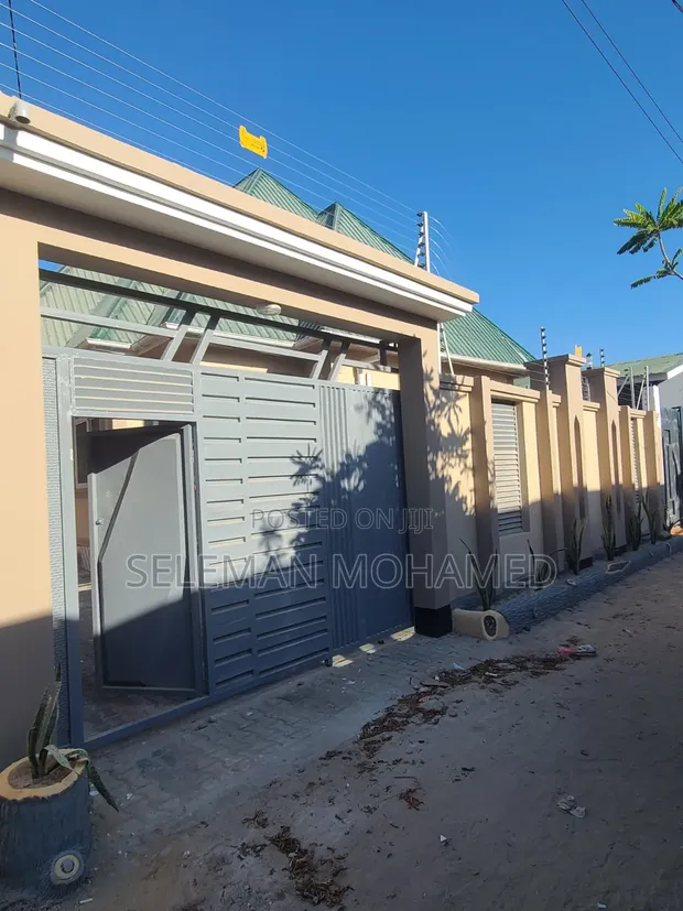 Nyumba ya Vyumba 3 Iliyopambwa kwa Uuzaji Biriani Real Estate, Chamazi - 1