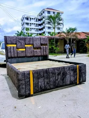 Kitanda Sofa cha Kisasa chenye Vituo vya Dhahabu - 5/6
