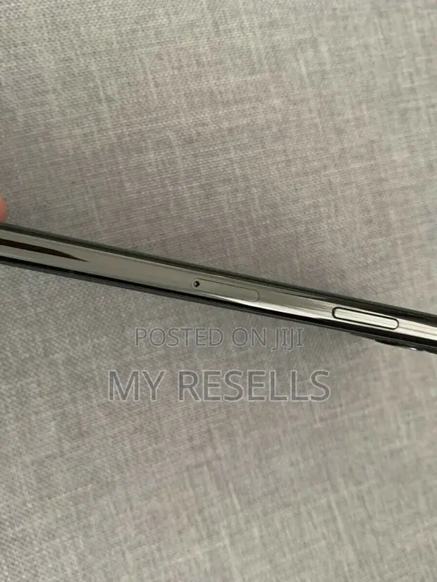Apple iPhone 11 Pro Max 64GB Nyeusi - 1