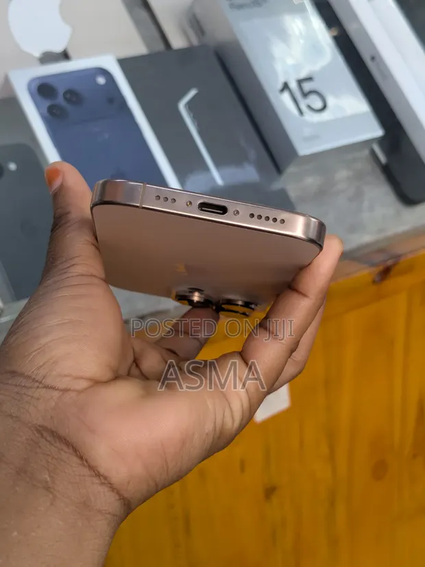 Apple iPhone 16 Pro 128GB Gold - 1