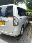 Toyota Noah 2009 Silver - 4