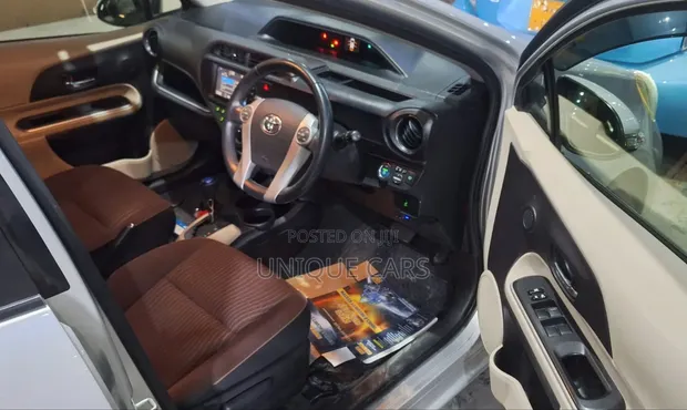 Toyota Aqua 2013 Silver - 1