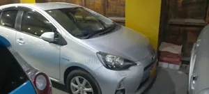 Toyota Aqua 2013 Nyeupe