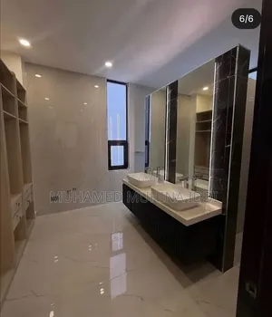 Furnished 5-Bedroom Villa for Rent in Oyster Bay