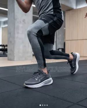 Nike Vomero 18 Sports Sneakers