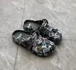 A Bathing Ape x Crocs Classic Clogs - Mchoro wa Kuficha - 4