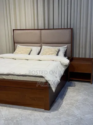 Kitanda Cha Kisasa King Size - Brown/Black
