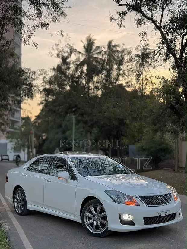 Toyota Crown Athlete 2009 White - 1