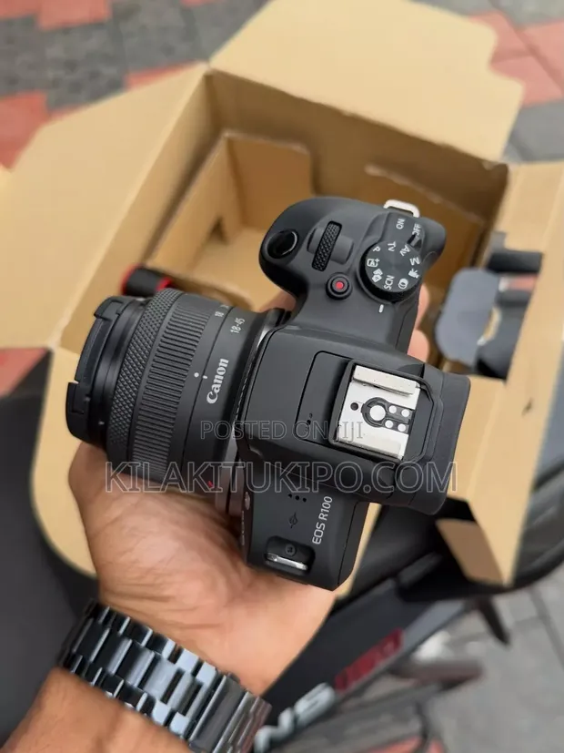 Canon EOS R100 Camera na Lens ya 18-45mm - 1