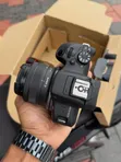 Canon EOS R100 Camera na Lens ya 18-45mm - 1