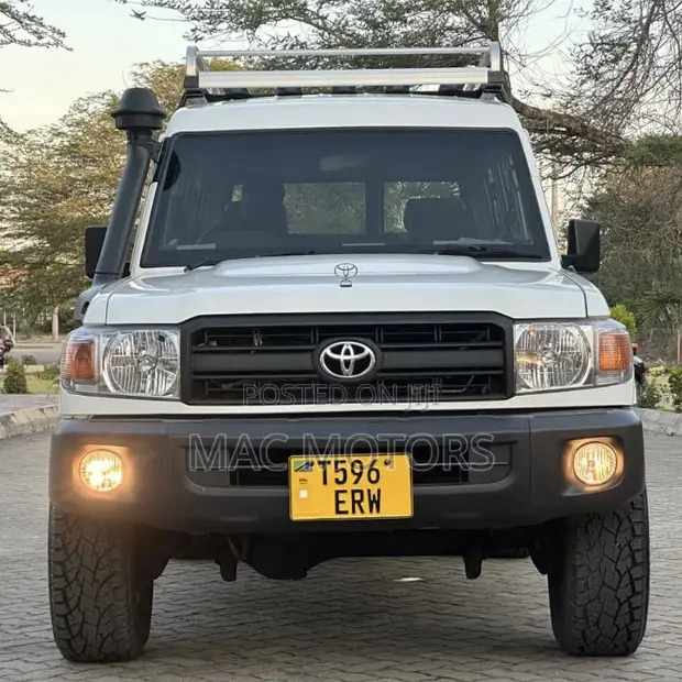 Toyota Land Cruiser 76 Series 2010 White - 1