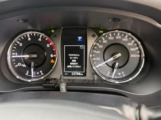 Toyota Hilux TRD 2023 White - 1
