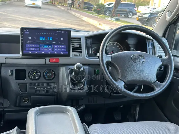 Toyota Quantum 2005 Nyeupe - 1