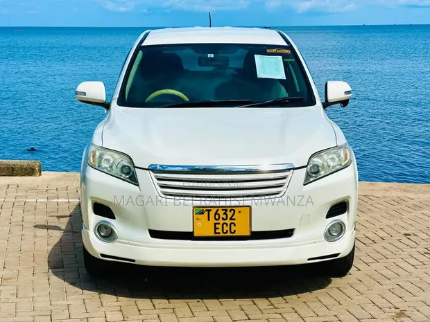 Toyota Vanguard 2010 White - 1