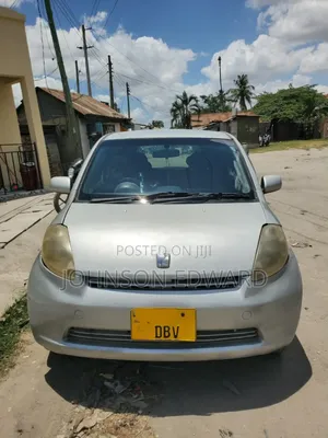Toyota Passo 2005 Dhahabu