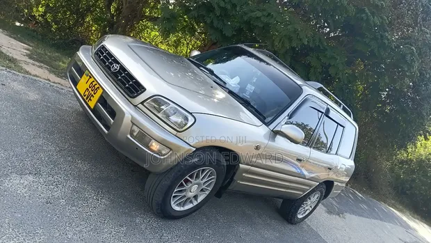 Toyota RAV4 2004 Nyeupe - 1