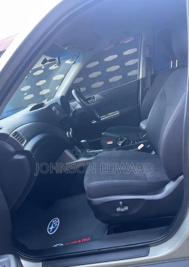 Subaru Forester 2010 Ivory - 1
