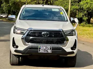 Toyota Hilux 2020 White
