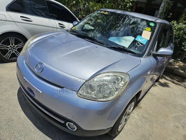Mazda Verisa 2011 Silver - 1
