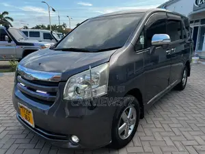 Toyota Noah 2.0 143hp AWD (7 Seater) 2007 Gray