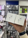 Apple AirPods 5 na Wireless Charging Case - 1