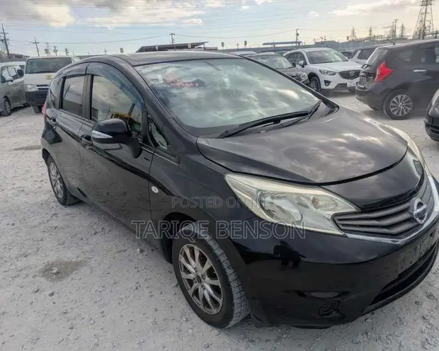 Nissan Note 1.2 Petrol 2013 Nyeusi - 1