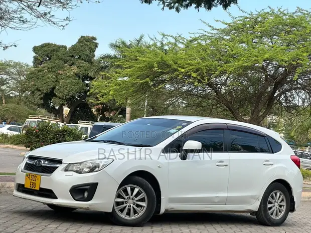 Subaru Impreza 2012 Nyeupe - 1