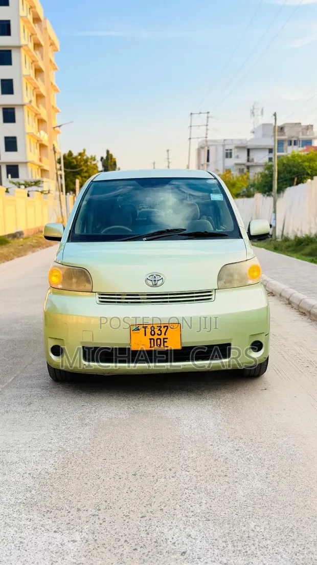 Toyota Porte 2005 Beige - 1