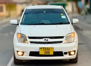 Toyota IST 2005 Nyeupe