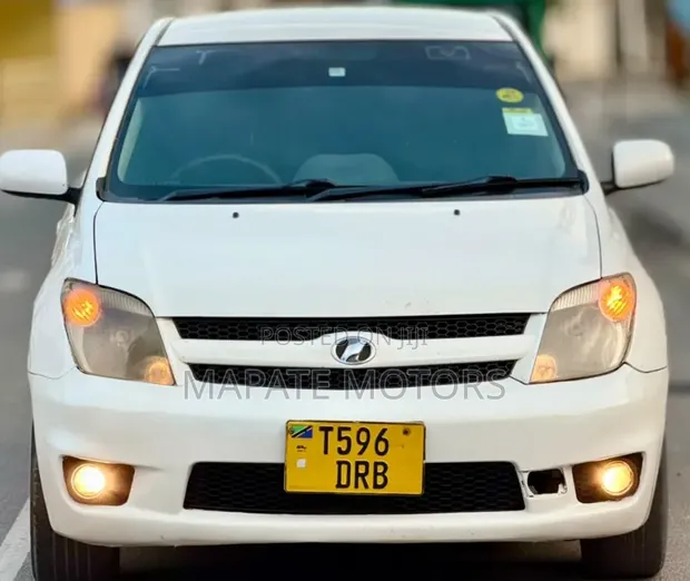 Toyota IST 2005 Nyeupe - 1