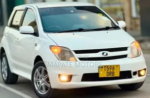 Toyota IST 2005 Nyeupe