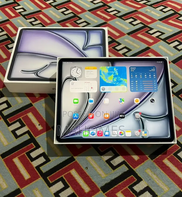 New Apple iPad Air 13" (2025) 256GB Silver - 1