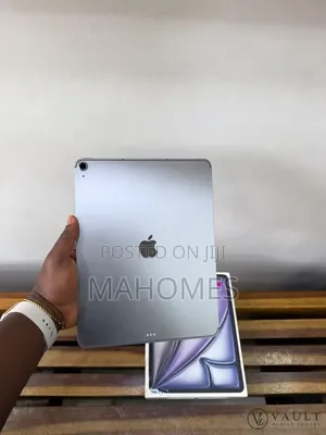 Apple iPad Air 11-inch Mpya (2025) 128GB Nyeusi