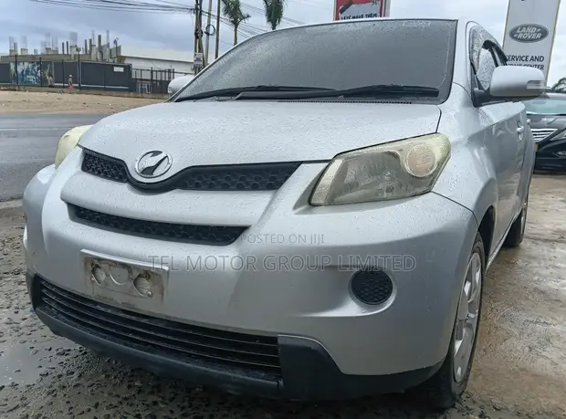 Toyota IST 2009 Silver - 1