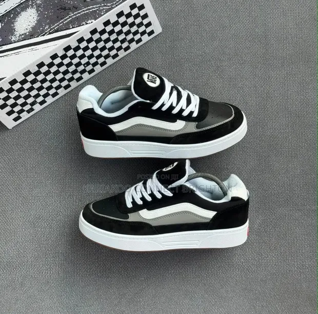 Vans Skate Style Sneakers - Nyeusi na Nyeupe - 1