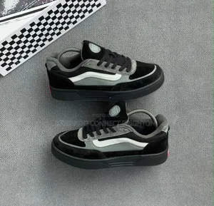 Vans Skate Style Sneakers - Nyeusi na Nyeupe