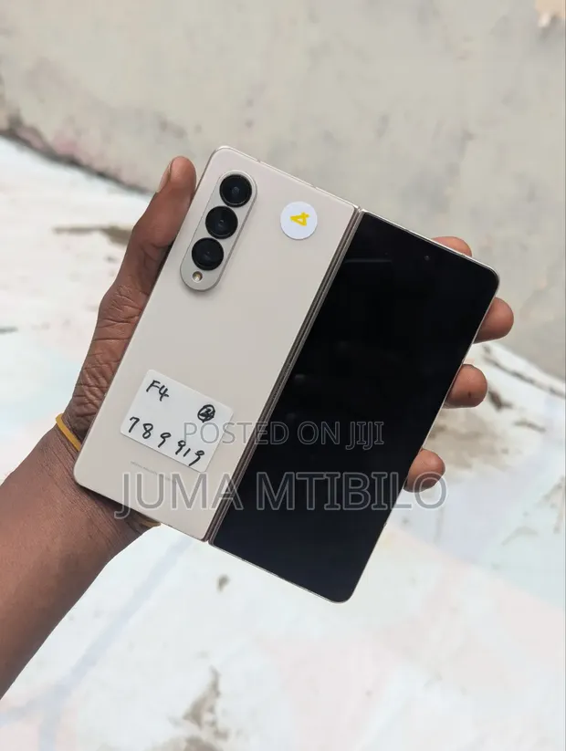 Samsung Galaxy Z Fold4 256GB Dhahabu - 1