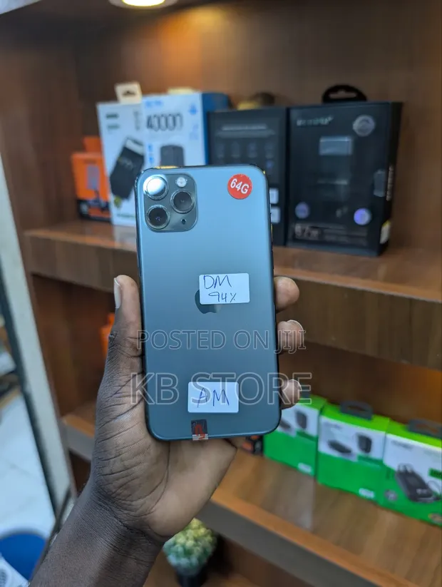 Apple iPhone 11 Pro 64GB Nyeusi - 1